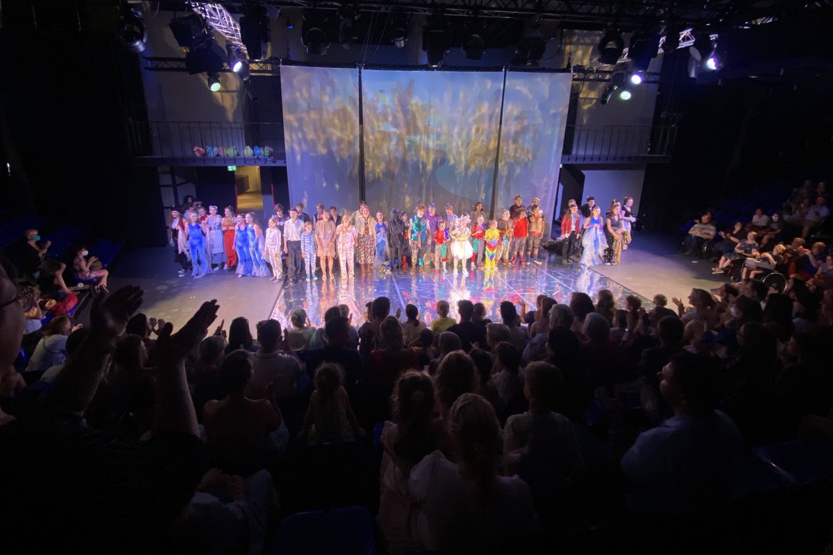 wearevideode's tweet photo. Heute war die vorerst letzte Vorstellung des Familienmusicals #PeterPan für das wir das #VideoDesign erarbeitet haben. Schön, dass wir dabei sein durften! https://t.co/OGApUEUxha
#wearevideo https://t.co/CiRJfZHp4l