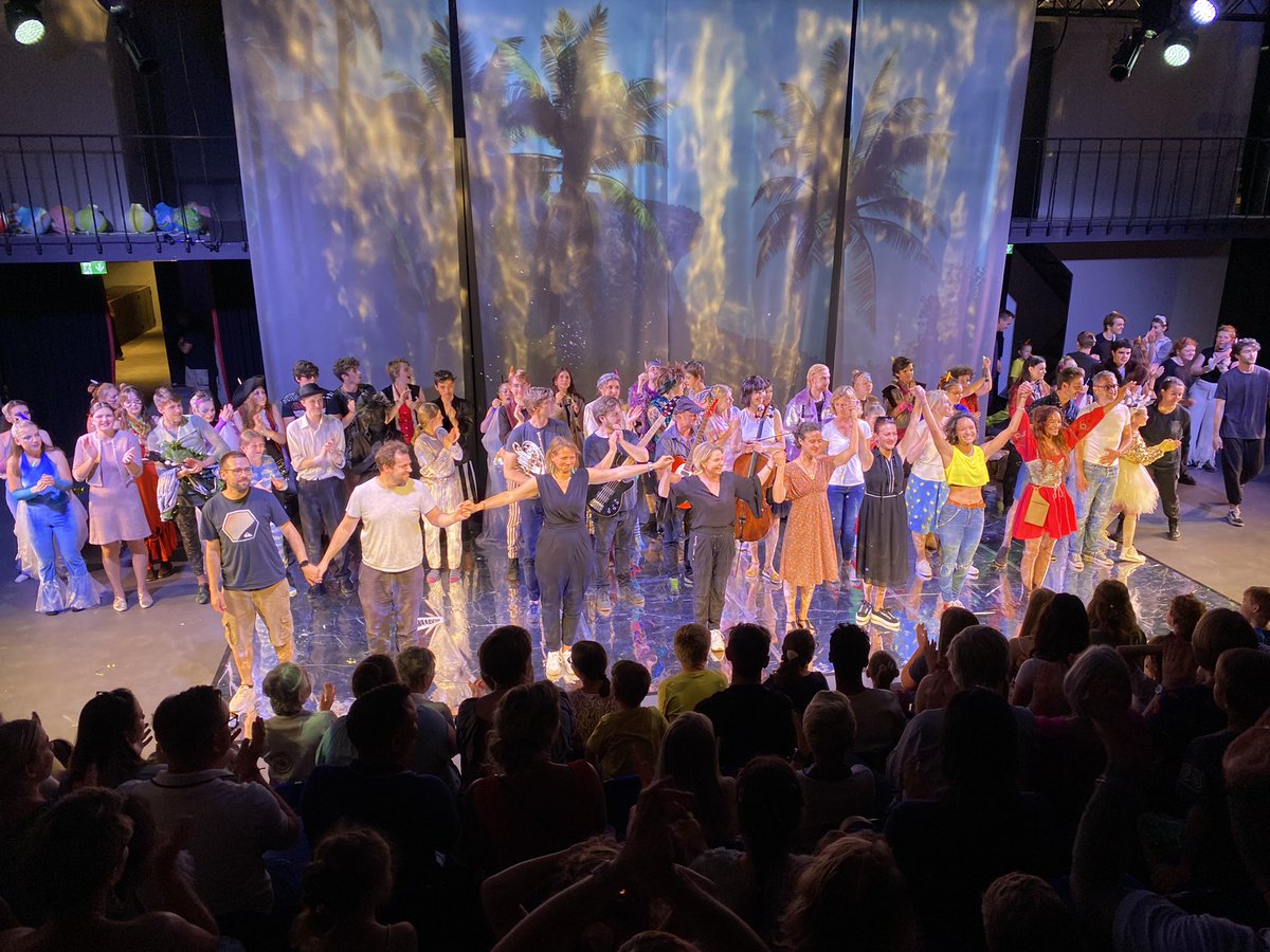 wearevideode's tweet photo. Heute war die vorerst letzte Vorstellung des Familienmusicals #PeterPan für das wir das #VideoDesign erarbeitet haben. Schön, dass wir dabei sein durften! https://t.co/OGApUEUxha
#wearevideo https://t.co/CiRJfZHp4l