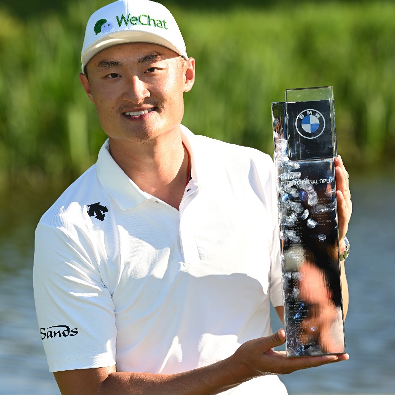 DPWorldTour's tweet photo. He considered retirement in 2021, after 13 missed cuts from 16 appearances. 

Haotong Li is a champion once again 🏆💪

#BMWInternationalOpen https://t.co/VzPWvHyEdf