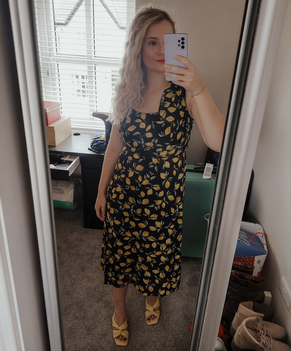 Rachb93's tweet photo. when life gives you lemons 🍋 https://t.co/dRfZJwN1aN