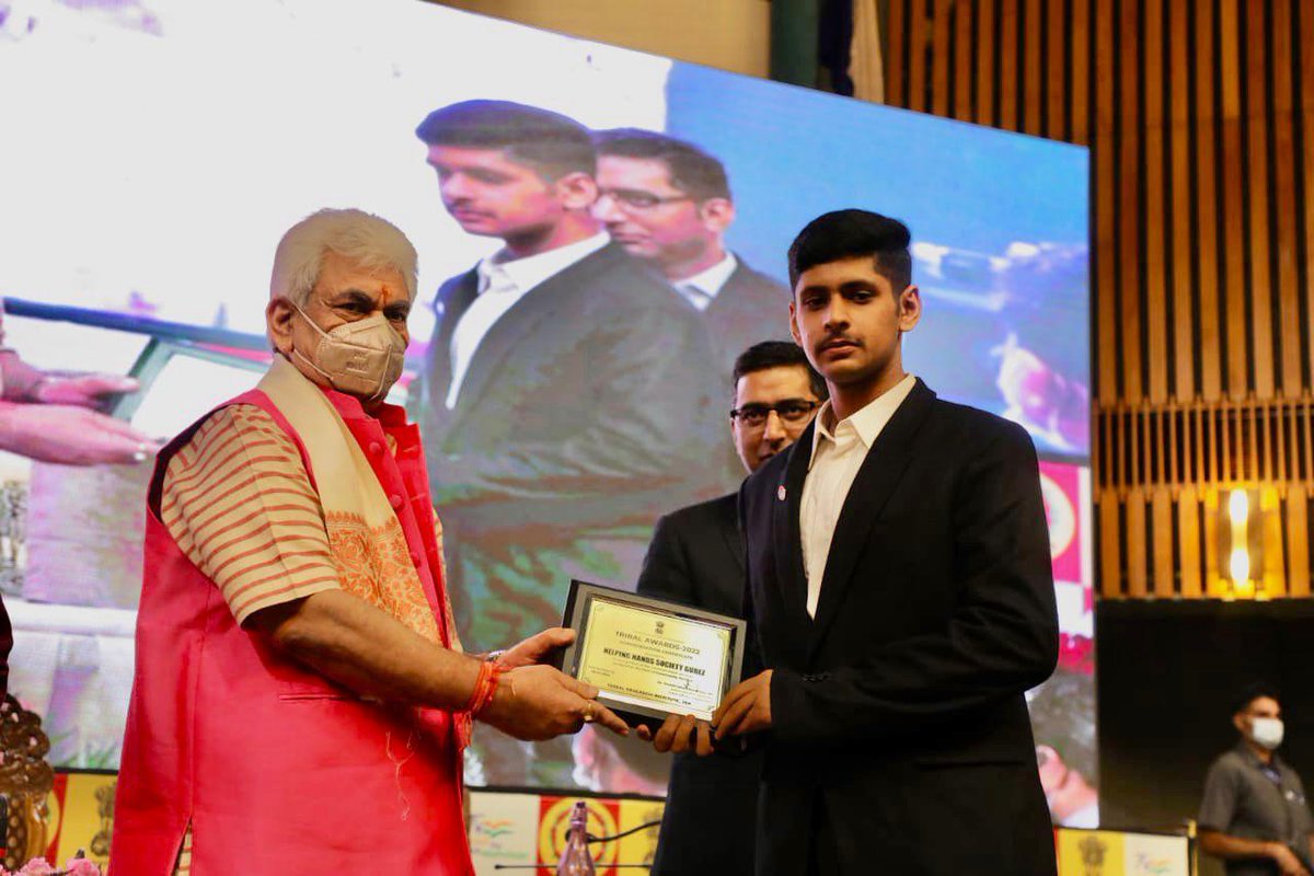 KhanRaqeeqJKAP's tweet photo. Congratulations @AijazShaheem bhai for tribal award in sports category from lieutenant governor @manojsinha_  sahab .
 Proud on u bhai g .
@AjazAhmedKhanJK 
@chzulfkarali 
@HeyBasim 
@Zulfkaroffice https://t.co/ruQi7NEykn