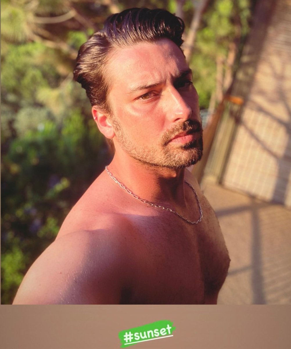 GogaTopAnfc's tweet photo. #Sunsetman 😊🥰 #AlpNavruz https://t.co/4k8GgHfShE