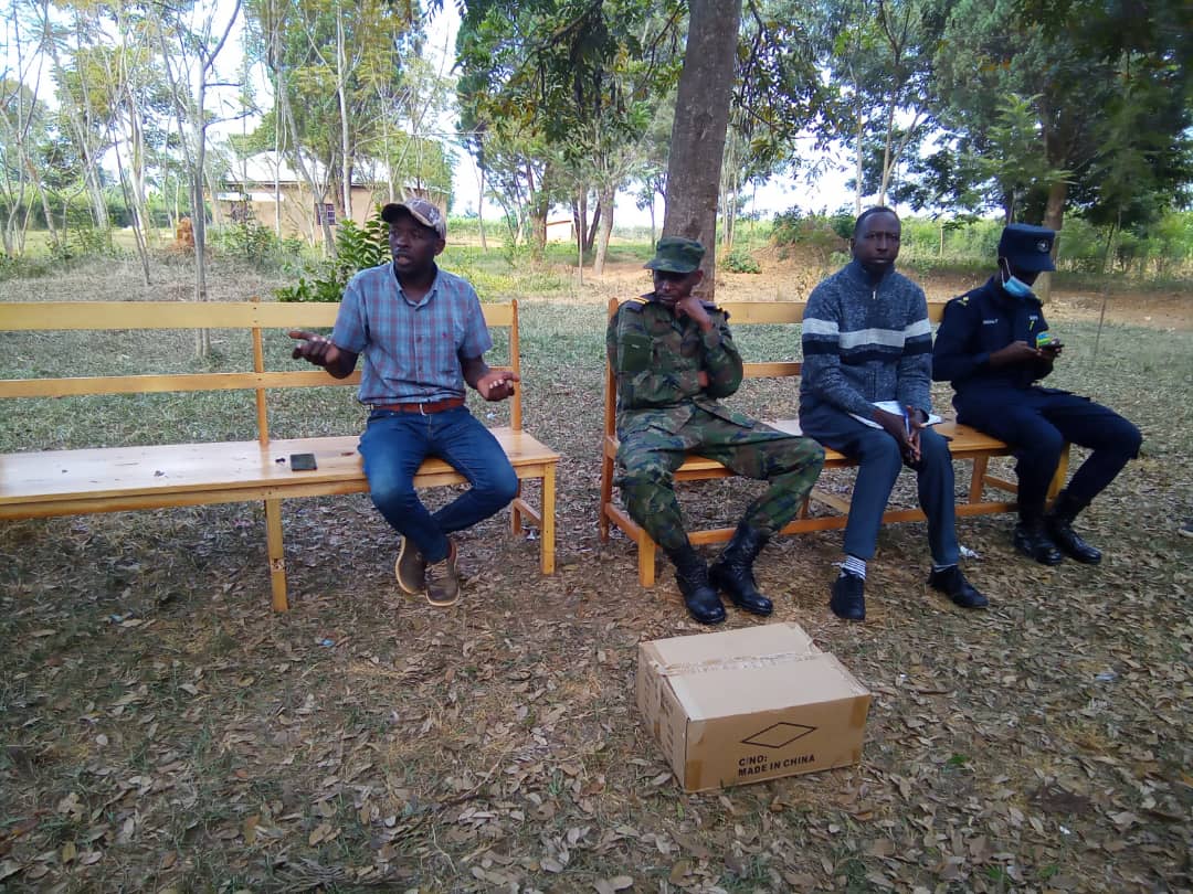 Rukumberi Sector/ Ngoma District
None kuwa  26.06.2022 , mubusitani bw'Umurenge ,hateranye inama   ya Task Force yo kurwanya Covid 19 ysguye, irebera hamwe uko igikorwa cyo gukingira cyakwihutishwa inafata Ingamba.
<a href="/NgomaDistrict/">Ngoma District</a> <a href="/NIYONAGIRANath2/">𝑵𝑰𝒀𝑶𝑵𝑨𝑮𝑰𝑹𝑨 𝑵𝒂𝒕𝒉𝒂𝒍𝒊𝒆</a> <a href="/RwandaEast/">𝐄𝐚𝐬𝐭𝐞𝐫𝐧 𝐏𝐫𝐨𝐯𝐢𝐧𝐜𝐞 | 𝐑𝐰𝐚𝐧𝐝𝐚</a>