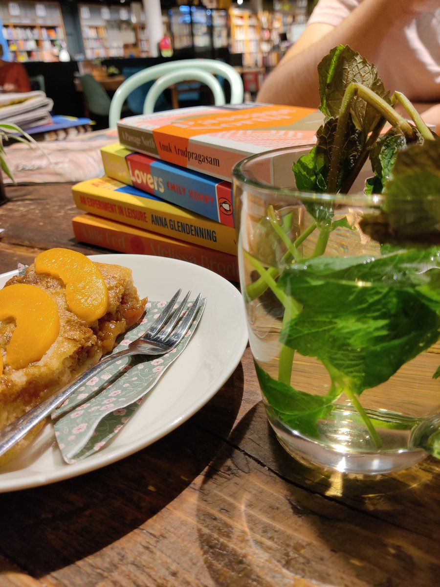 thecurlymay's tweet photo. Sunday 🥭

#book https://t.co/s03gxQ6oWx