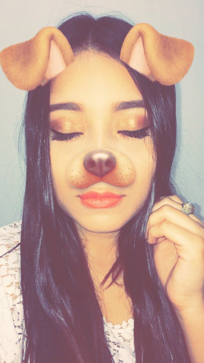 AngieVelasquezz's tweet photo. JAJAJA la moda de antes y mi querida @VictoriaCrdoba lo sabía muy bien 😂 https://t.co/W5fybcDEkC