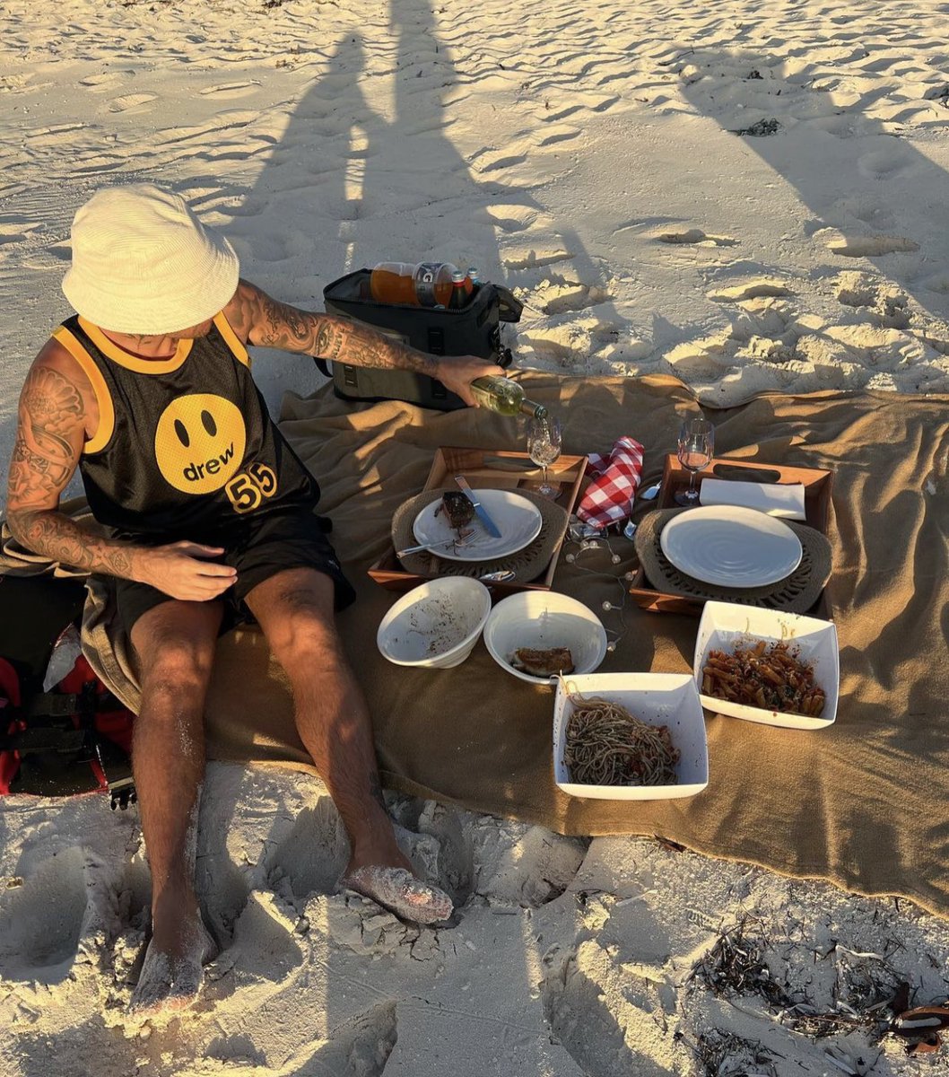 bbieberddrew_'s tweet photo. necesitaba una foto tuya justin bieber https://t.co/3UD2vIJk1P