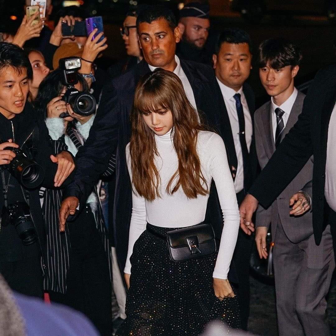 BBU_BLACKPINK's tweet photo. THE MAIN EVENT, #LISA!

LALISA HUMAN CELINE #LISAatCelinePFW22 #LISAXCELINE @BLACKPINK https://t.co/eeHtrmMDig