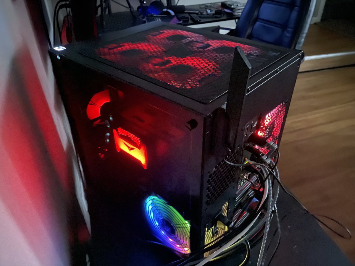 CG1EGaming's tweet photo. It’s too much #RGB for you to handle. Put up the keyboard and go back to #Xbox or #PS5 😂😂 #PC #pcbuild #gamingpc #evga #RTX #AsusRog #gaming #GamingSetup #PCverusConsoles #pcgaming https://t.co/kYtFwjKYGr
