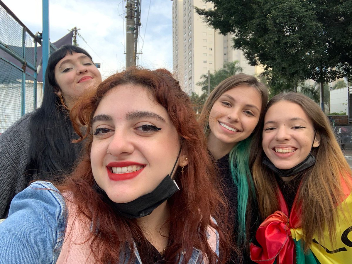 LouisStanBr's tweet photo. A adm ta assim vendo as fotos de vocês 🥺🥺🥺🥺🥺🥺🥺. Vou deixar uma aqui das adms na #LTWTSP, saudade que não cabe no peito! https://t.co/Xd5ahWA6UB