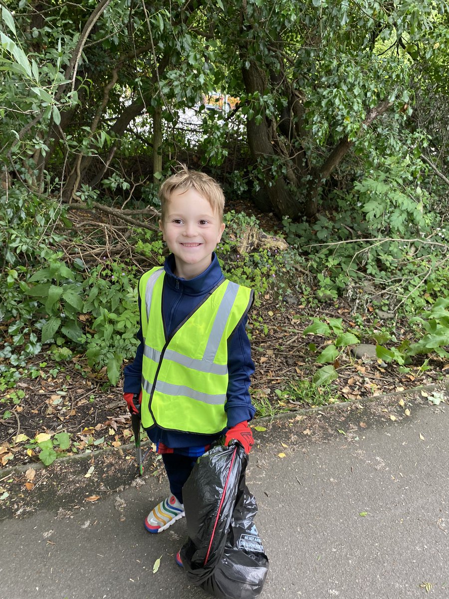 delboydodge's tweet photo. He is at it again Litter Picking the village that’s my boy and he had a tip happy days @CwmafanPrimary @NPTCouncil go on Tomi boy https://t.co/bo4ZEcVxNf