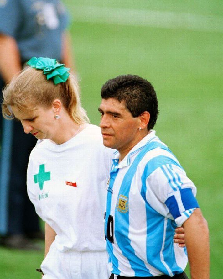 ArturmGALO's tweet image. » 28 anos da vez que mataram Maradona em vida.
Segue o fio… 🧵