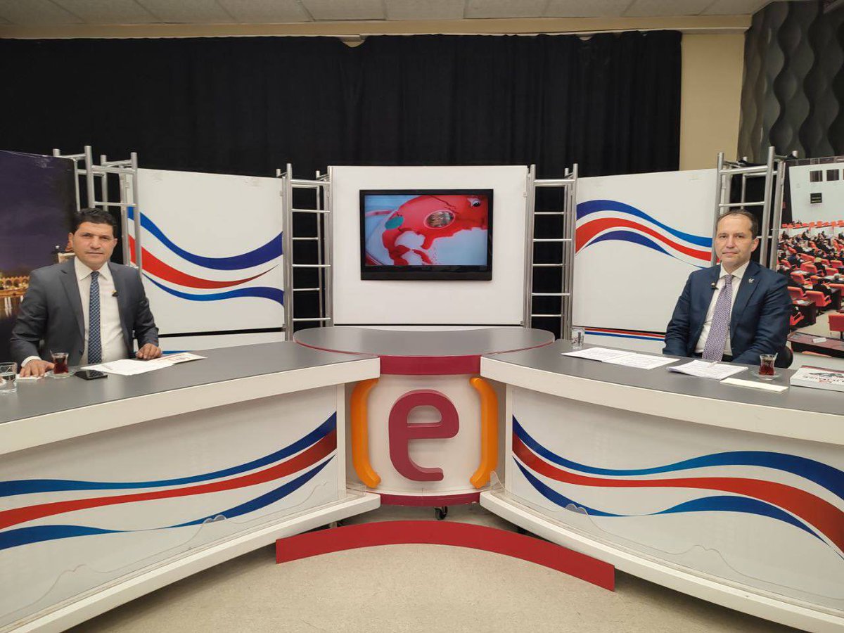 rprefahpartisi's tweet photo. Genel Başkanımız Dr. Fatih Erbakan şu anda EDESSA TV’de canlı yayın konuğu.  Canlı yayını izlemek için linke tıklayınız 👇🏻

https://t.co/cgRMbp8z9F https://t.co/A90tLKhqFJ