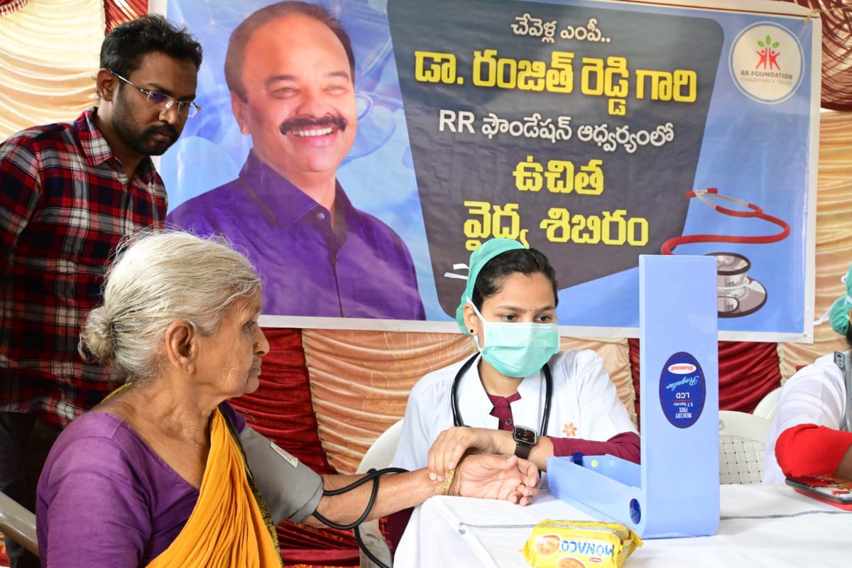 SridharGRR's tweet photo. చేవెళ్ల ఎంపీ డాక్టర్ జి.రంజిత్ రెడ్డి గారి R.R ఫౌండేషన్ ఆధ్వర్యంలో నిర్వహించిన "హెల్త్ క్యాంప్' రాజేంద్రనగర్ డివిజన్ బుద్వేల్ బస్తీ నందు జరుగగా అందులో నేను కూడా పాల్గొనడం సంతోషంగా వుంది.
#Chevellampranjithreddy 
#RRFoundation 
#RajendraNagar https://t.co/4nJxZmHRZT