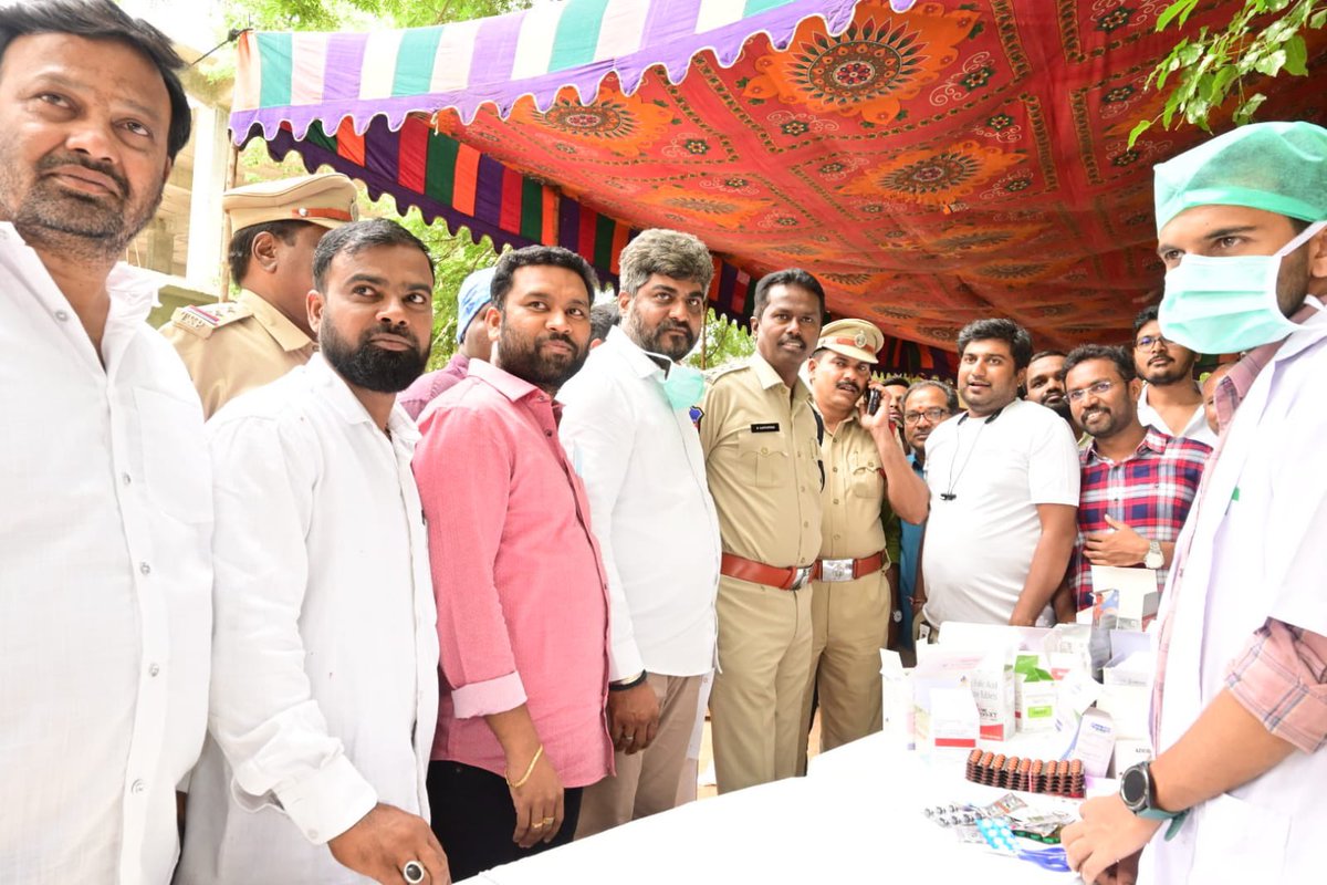 SridharGRR's tweet photo. చేవెళ్ల ఎంపీ డాక్టర్ జి.రంజిత్ రెడ్డి గారి R.R ఫౌండేషన్ ఆధ్వర్యంలో నిర్వహించిన "హెల్త్ క్యాంప్' రాజేంద్రనగర్ డివిజన్ బుద్వేల్ బస్తీ నందు జరుగగా అందులో నేను కూడా పాల్గొనడం సంతోషంగా వుంది.
#Chevellampranjithreddy 
#RRFoundation 
#RajendraNagar https://t.co/4nJxZmHRZT
