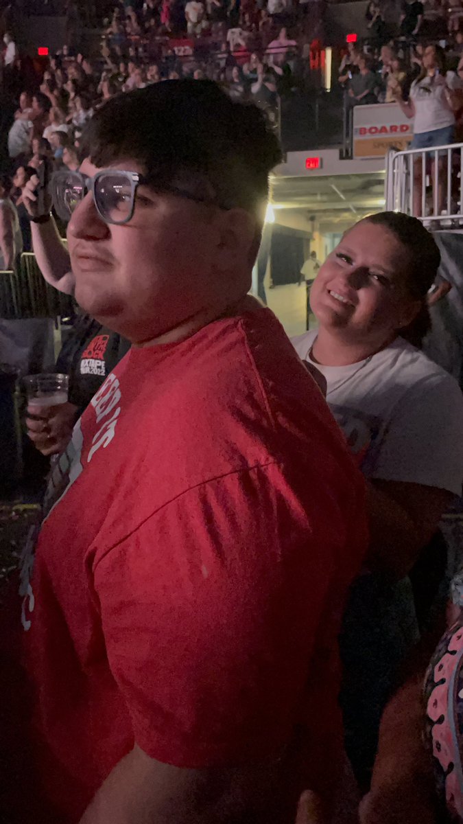Amandapw79's tweet photo. @DonnieWahlberg thank you so much for the attention you show your fans. One of my friends bought tickets for us to the concert in Columbus Ohio. My son with brain cancer was with me and he loved that you came over and gave him a handshake.I wish I got a pic though. https://t.co/fqEawjjTb8