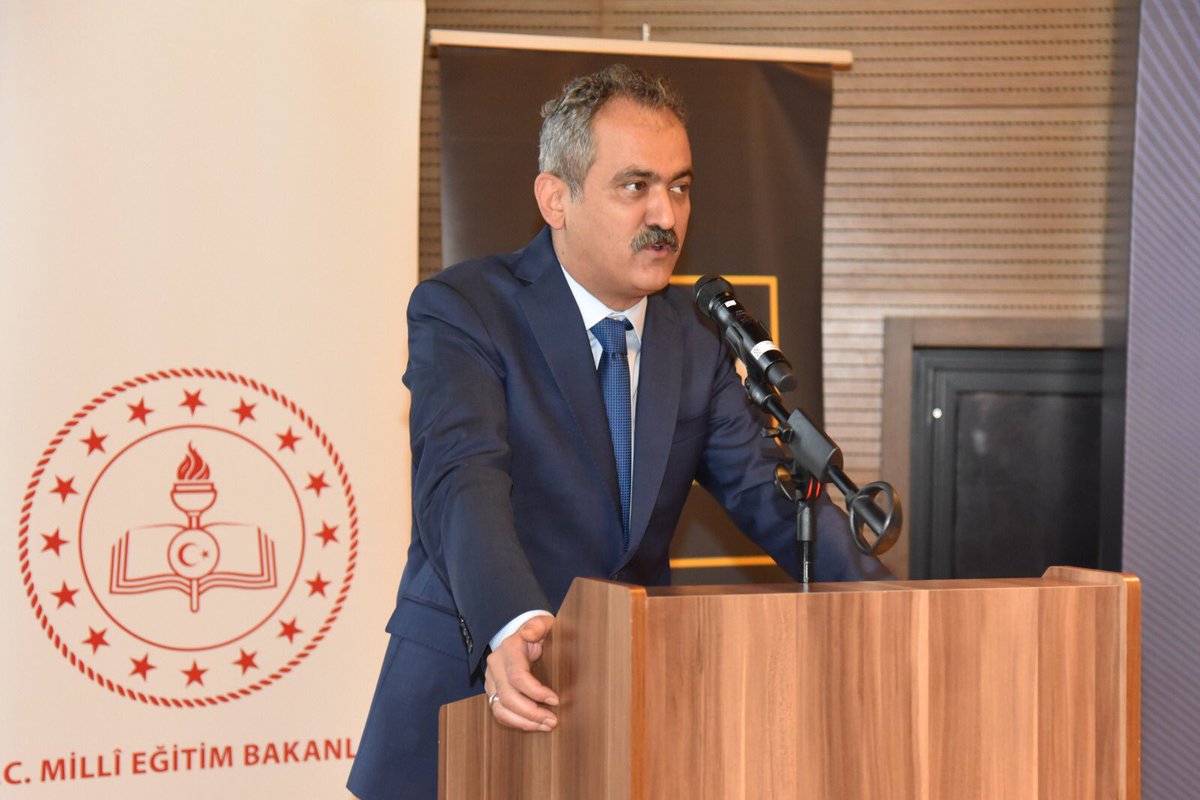 konyamem's tweet photo. Bakanımız Sayın Mahmut Özer, Mesleki ve Teknik Eğitim Genel Müdürlüğü ile Konya Valiliği ve Konya Büyükşehir Belediye Başkanlığı arasında düzenlenen “Mesleki Eğitimi Tercih Eden Öğrencileri Destekleme İş Birliği Protokolü”nün imza törenine katıldı. @tcmeb @TCKonyaValiligi https://t.co/kHpPYfbPFJ