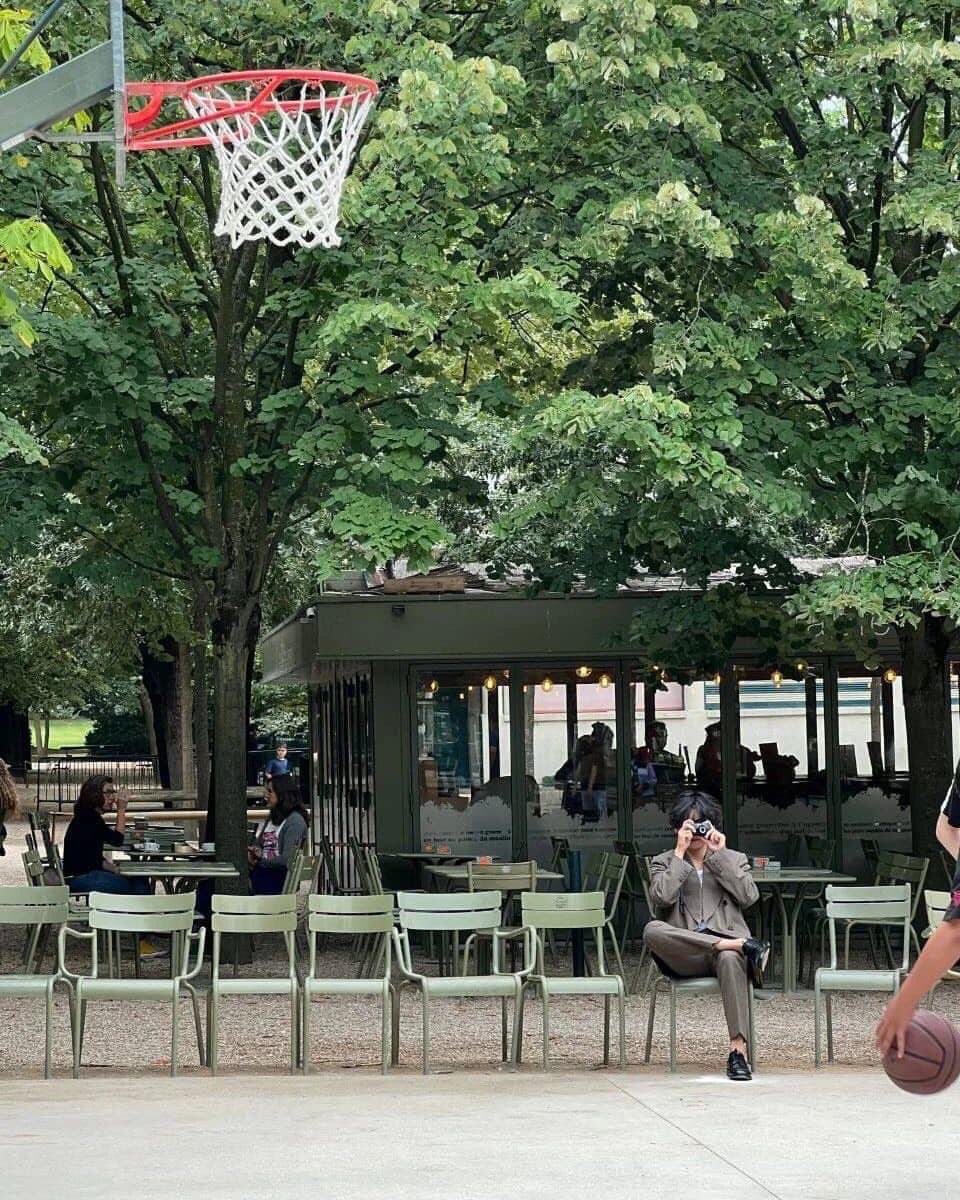 _b4e6r_'s tweet photo. Taehyung is coming ~

TAEHYUNG TAEHYUNG 
#TAEHYUNGxCeline 
SO EXCITED FOR TAEHYUNG
#TaehyungInParis 
KIM TAEHYUNG AT CELINE SHOW
#TaehyungxCelinePFW https://t.co/NFCMAppmvO