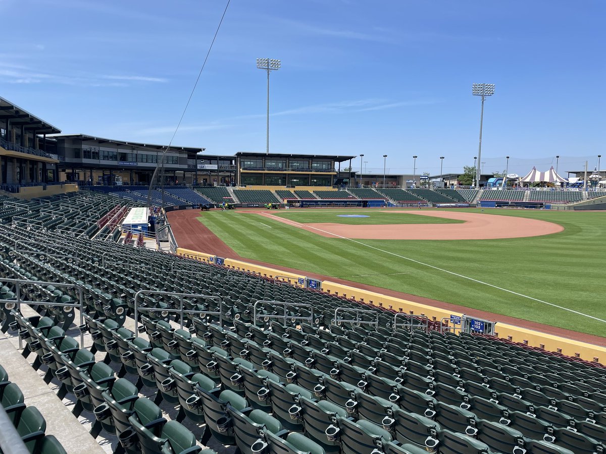 What a day for a game! Come out for our final @OMAStormChasers game of the home stand. 2:05p @WernerPark. #ChasingRoyalty