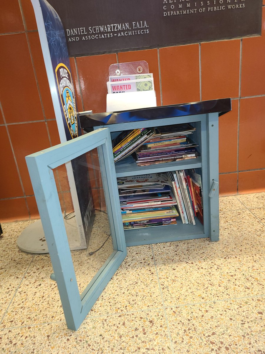 NYPD113Pct's tweet photo. Thank you Lena's Library for donating 100 books to the 113 Precinct for our community! #LenasLibrary #ReadingIsKey https://t.co/0wLLuWgD9H
