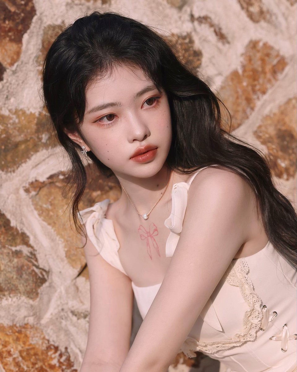 boxssbxtch's tweet photo. ⊰
    ╰── ⿻  Soᥒg Jιᥒᥒᥲh ⿻ ──╯ 

❝ 𝘐 𝘥𝘰𝘯'𝘵 𝘬𝘯𝘰𝘸 𝘸𝘩𝘢𝘵 𝘺𝘰𝘶'𝘷𝘦 𝘣𝘦𝘦𝘯 𝘵𝘰𝘭𝘥
       𝘉𝘶𝘵 𝘵𝘩𝘪𝘴 𝘨𝘪𝘳𝘭 𝘳𝘪𝘨𝘩𝘵 𝘩𝘦𝘳𝘦'𝘴 𝘨𝘰𝘯𝘯𝘢 𝙧𝙪𝙡𝙚 𝙩𝙝𝙚 𝙬𝙤𝙧𝙡𝙙 ❞

↬ 'bιrdιᥱ' ᥱdιtorιᥲᥣ's sᥱᥴrᥱtᥲrч
↬ sᥕιᥒdᥣᥱr https://t.co/MuFVTGqg49