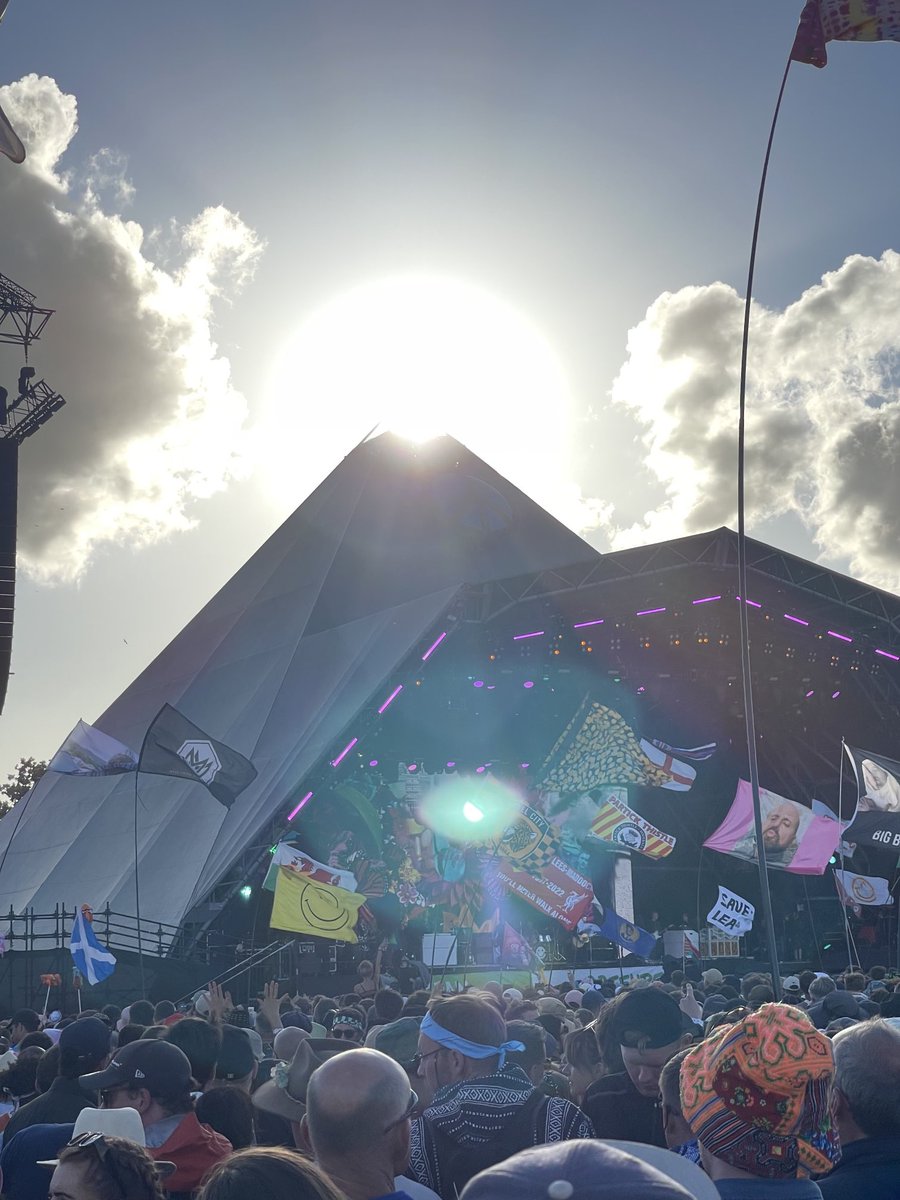 KcaJames's tweet photo. ⁦@NoelGallagher⁩ ⁦@glastonbury⁩ https://t.co/6hgoKkhcAp