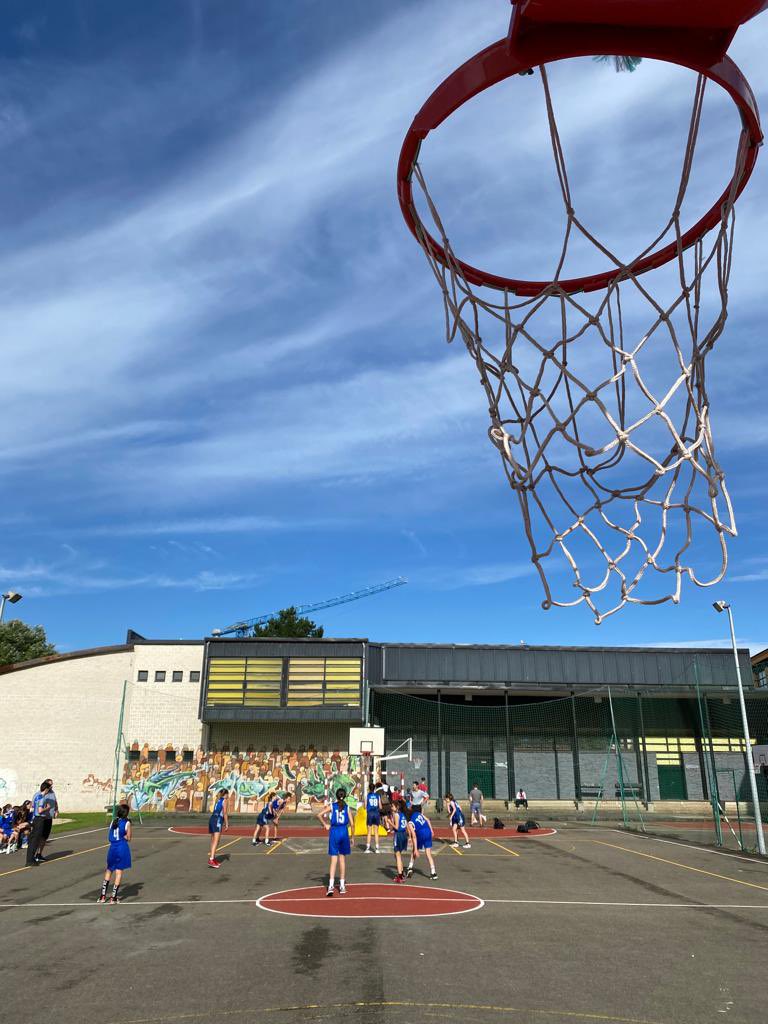 CBNavia's tweet photo. Acabó una edición especial de #CBNaviaMini22
Cansados pero encantados de haber vuelto. Toca descansar y mañana publicaremos fotos y resumen del torneo.
Muchas gracias a todos los participantes por acompañarnos.
El 2023 con más ganas!!!!🏀💙💪🏻 https://t.co/kwbWsEvYjw