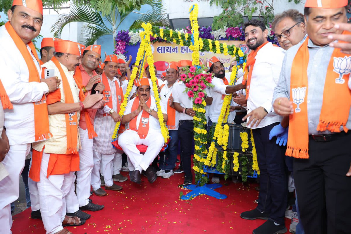 Four Congress councilors of Vyara Municipality join BJP