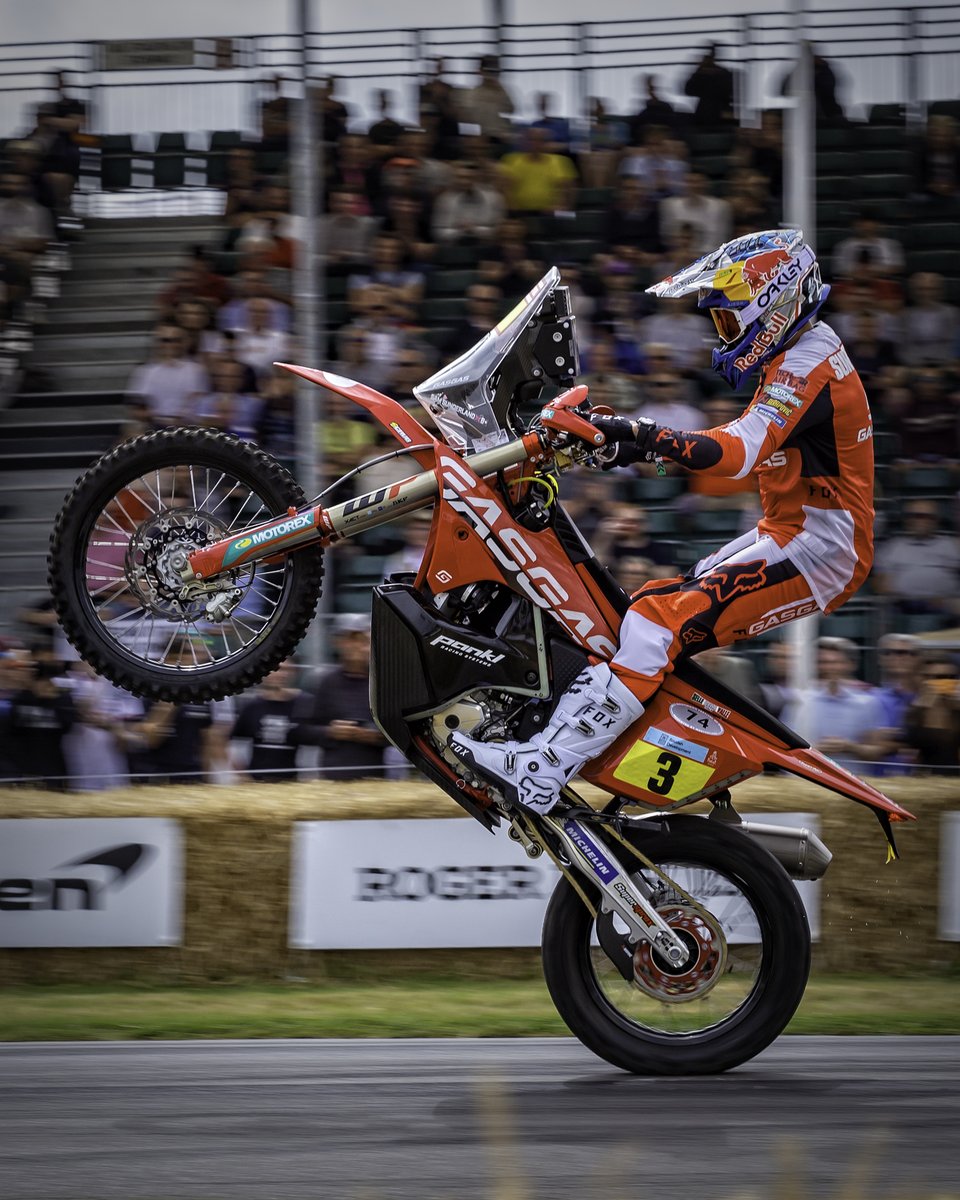 gunhillstudios1's tweet photo. Has everyone had a 'wheelie' good time at the Festival of Speed this year? #fos2022 #fos #festivalofspeed #goodwood #wheelie #motorbikephotography #gunhillstudios #prettyimpressive https://t.co/xenA9HYC9J