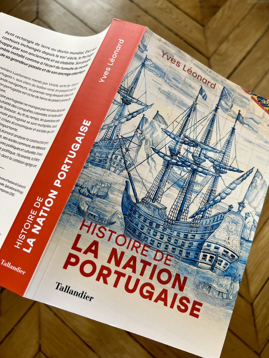 Je poursuis, avec volupté, l’Histoire de la nation portugaise, de <a href="/yvesleonard27/">Yves Léonard</a>, <a href="/Ed_Tallandier/">Éditions Tallandier</a> 
Je comprends mieux encore les si multiples facettes de ce rectangle🇵🇹planté en bord de mer.
A lire absolument.⭐️⭐️⭐️⭐️⭐️
<a href="/RebeccaAbecass1/">Rebecca Abecassis</a> <a href="/pascalcherki/">Pascal Cherki</a>  <a href="/VictorPereir1/">Victor Pereira</a> <a href="/RosaDumoulin/">Rosa Dumoulin</a>