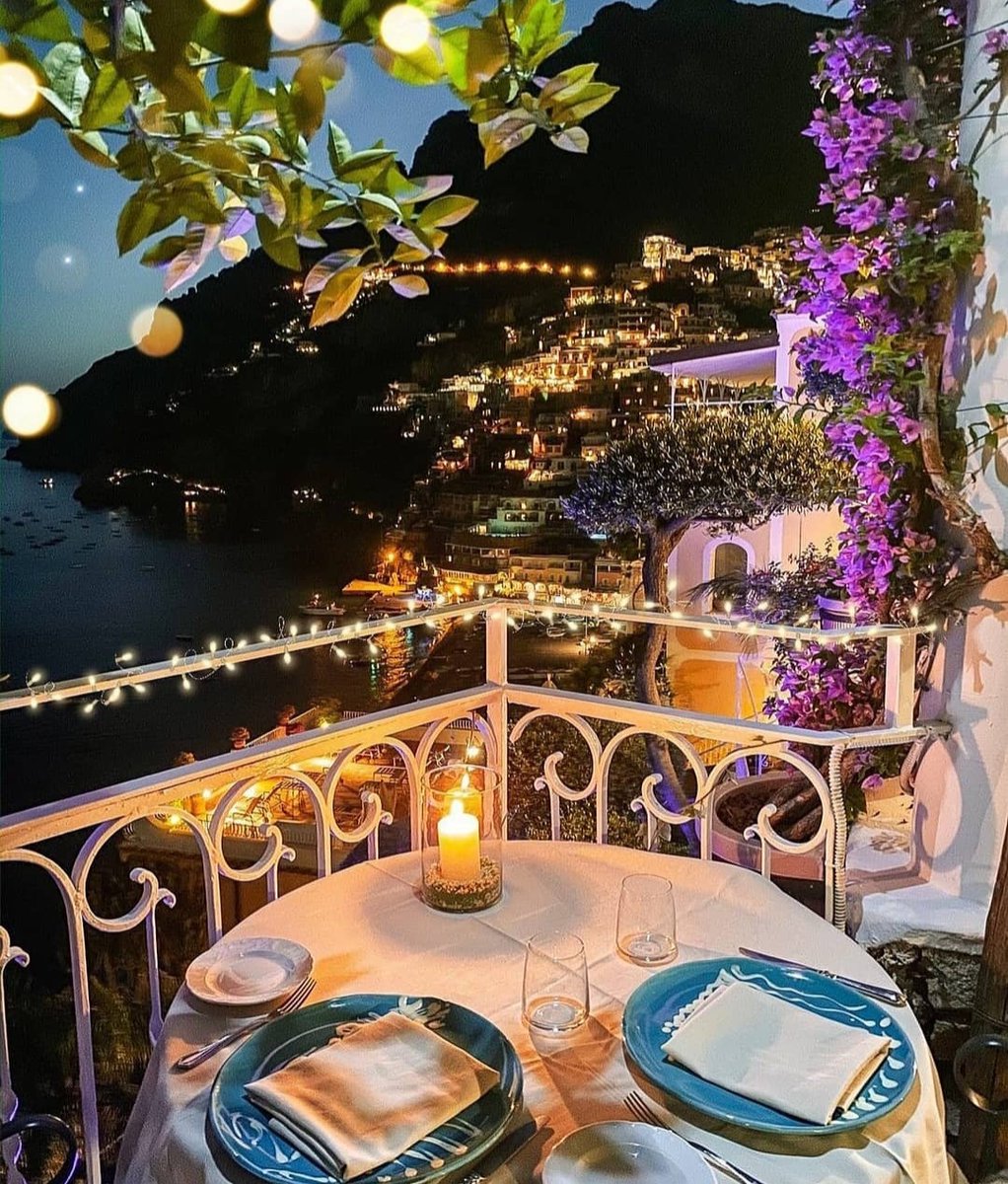 VictoriaSanfoin's tweet photo. Perfect setting for a romantic evening >👩‍❤️‍💋‍👩 #VS https://t.co/RzFwBvEo3h