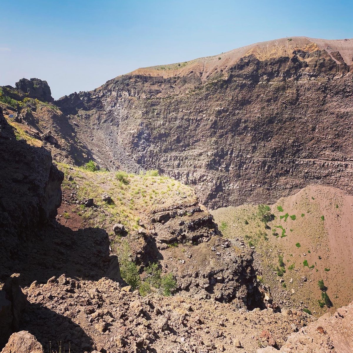 ccreweread's tweet photo. In 35 degree heat we made it up to the summit of Vesuvius for our Italian take on #WalkForTom. Donations made via @JustGiving in support of @dtthewalker & @cancer_wales https://t.co/Og77tnl9hZ #RememberingTom https://t.co/xLJlS3asUh