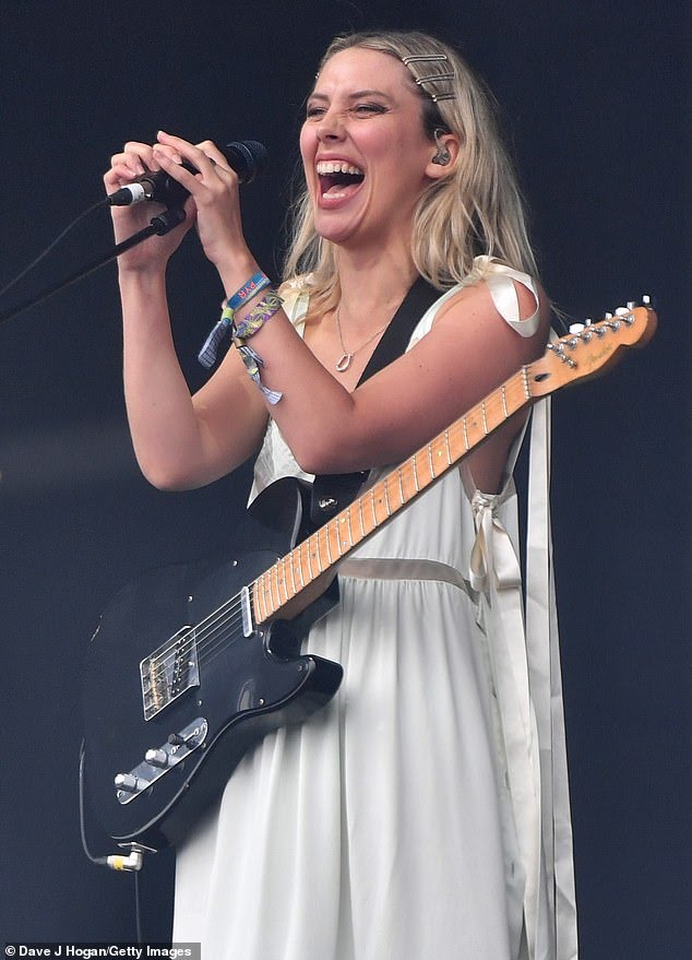 Best Of Wolf Alice On Twitter Https T Co Bym8w3dtqy Twitter Best Of Wolf Alice On Twitter Https T Co Bym8w3dtqy Twitter