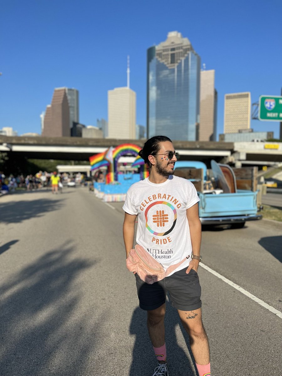 SOunsinegadMD's tweet photo. walked with @UTHealthHouston in my first #houstonpride and didn’t succumb to the heat!!! 🏳️🌈
#pride #pridemonth #happypride #lgbtq #queer #lgbtqmed #queermed #medstudenttwitter #medtwitter https://t.co/gN5fbSt36z