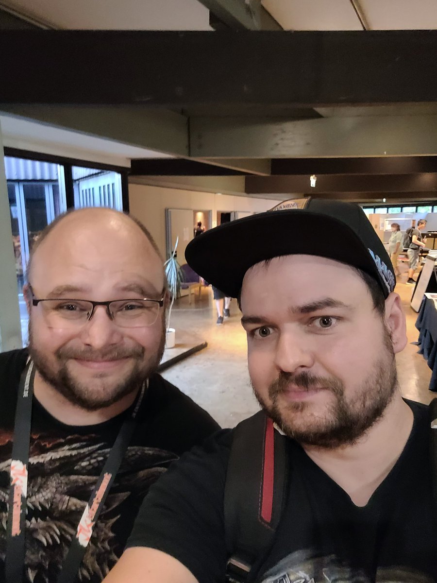 commander_off's tweet photo. Noch ein paar Impressionen #CommandFestFfm von @JKEntertainmen9 und @wizards_magicDE:
Eines meiner Lieblingsbilder ist wohl mit guten @woodkudge 
Es war mir eine Ehre dich kennen gelernt zu haben :) https://t.co/HBER3M8kOF