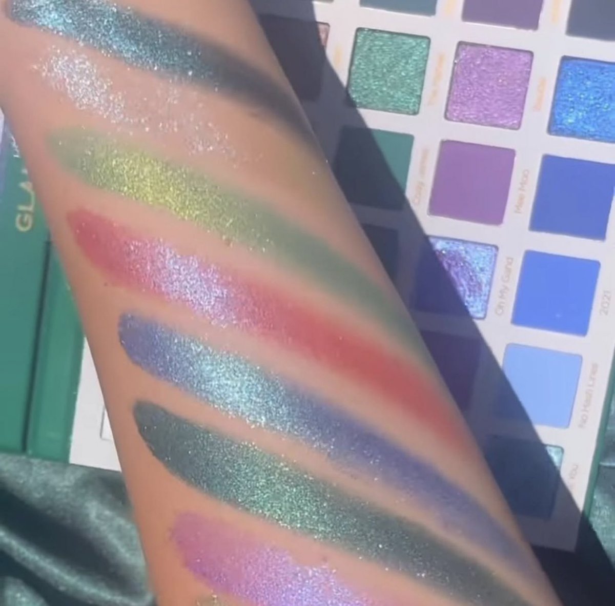 Trendmood's tweet photo. More #Revealed &amp; #swatches 🚨NEW! PAHT TWO✨💚 #glamlite x #mikayla collab Includes 
✨Highlighter Palette $20
✨Eyeshadow Palette 30 shades with different finishes $42
Online ➡️ July 2 *use code: TRENDMOOD 15% off https://t.co/usJPBtAdgI