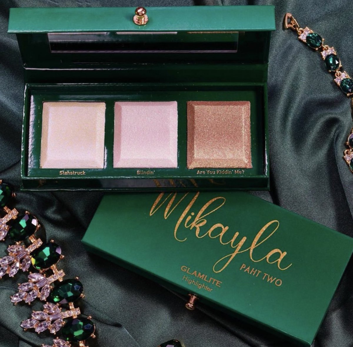 Trendmood's tweet photo. More #Revealed &amp; #swatches 🚨NEW! PAHT TWO✨💚 #glamlite x #mikayla collab Includes 
✨Highlighter Palette $20
✨Eyeshadow Palette 30 shades with different finishes $42
Online ➡️ July 2 *use code: TRENDMOOD 15% off https://t.co/usJPBtAdgI