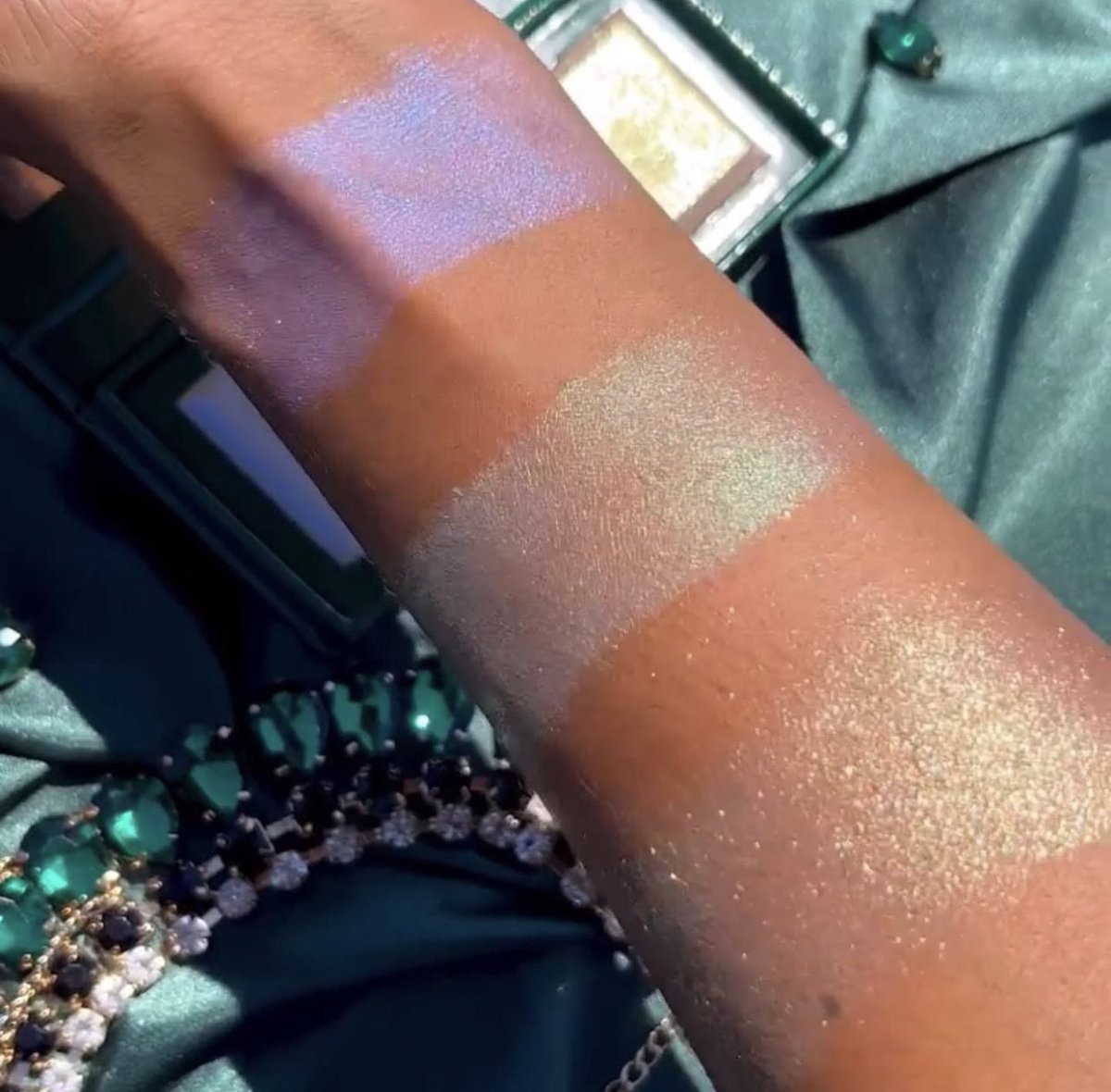 Trendmood's tweet photo. More #Revealed &amp; #swatches 🚨NEW! PAHT TWO✨💚 #glamlite x #mikayla collab Includes 
✨Highlighter Palette $20
✨Eyeshadow Palette 30 shades with different finishes $42
Online ➡️ July 2 *use code: TRENDMOOD 15% off https://t.co/usJPBtAdgI