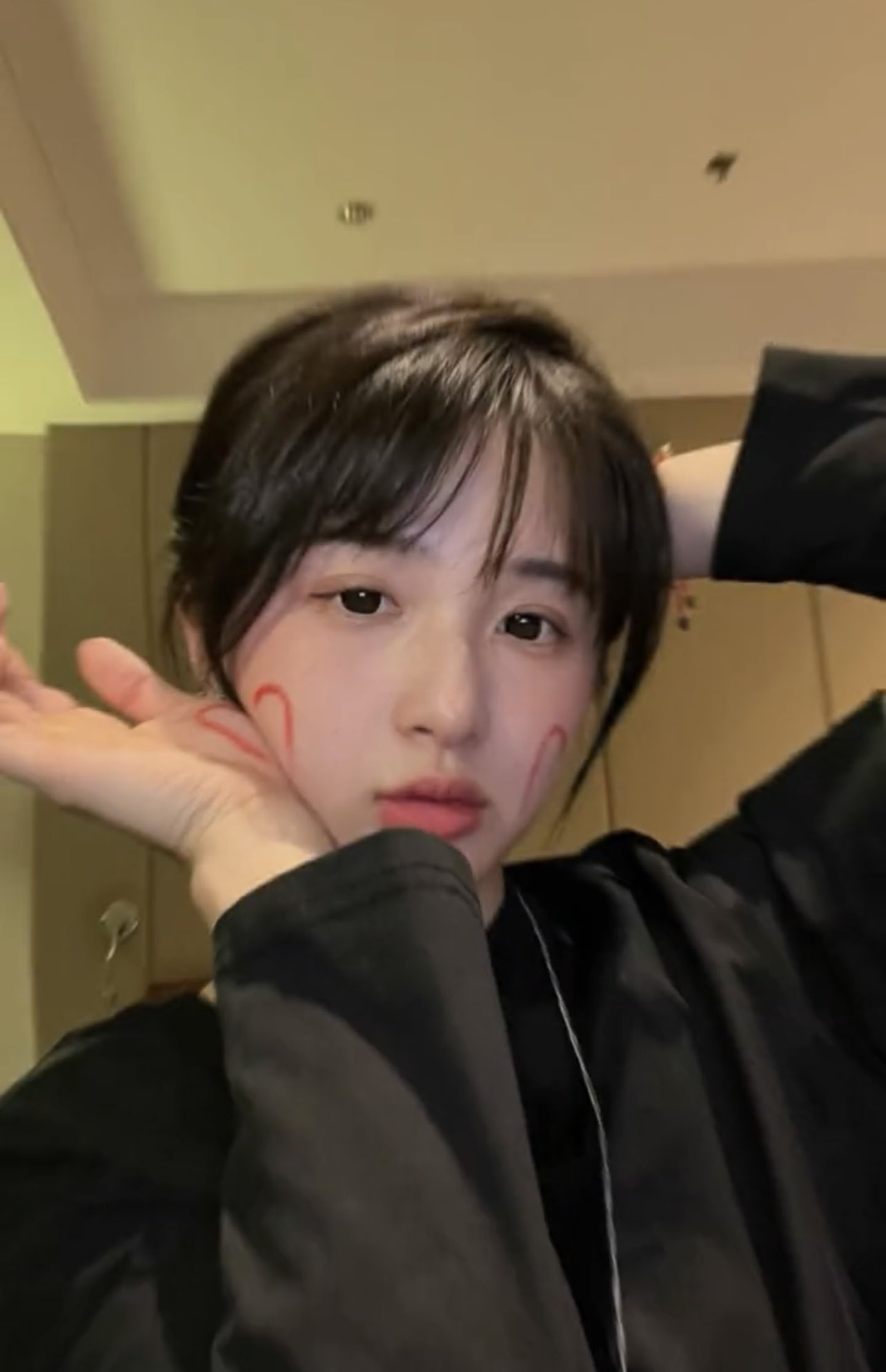 茜on X: 看着骚姐姐的照片打胶就是爽爆射这套内衣推特不定期更新（VPN不好）群内每日更新想进请私聊