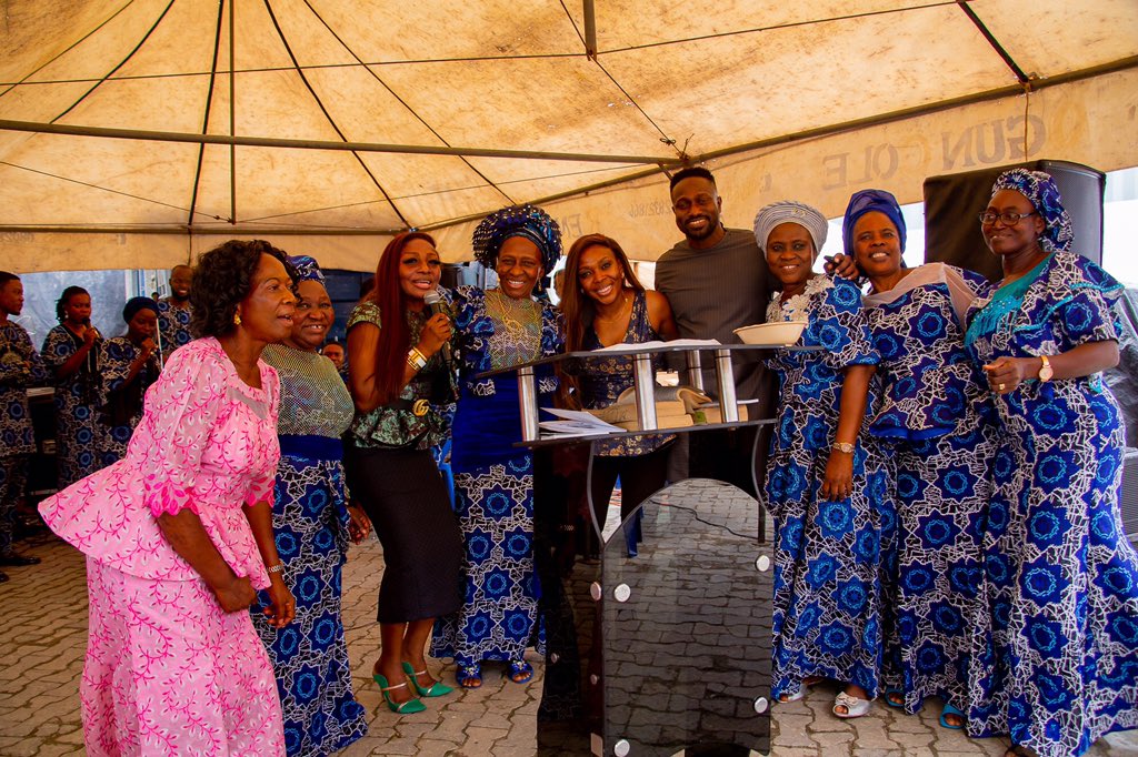 MojecIntlLtd's tweet photo. Our identity as a people-centric brand drives our passion for the less fortunate in the society. This is why we like to extend a hand of hope whenever we can.
#MojecMeters #Mojec #Thanksgiving #Lagos https://t.co/cV36fGN2sx