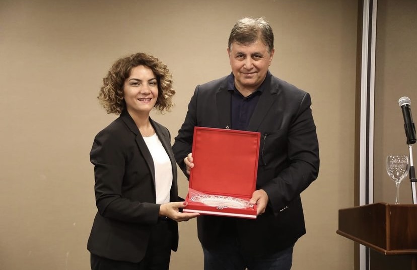 sifirayder's tweet photo. 🎖En Roman Dostu Belediye Başkanı Bölgesel Kampanyası kapsamında, Sıfır Ayrımcılık Derneği Sağlık Politikaları Özel Ödülü’nü alan @karsiyaka_bel Başkanı @drcemiltugay 'ı tebrik ederiz 💐
#eucommission #ergonetwork #romaactivealbania #mostromafriendlymayor https://t.co/50yOmpE4Pv