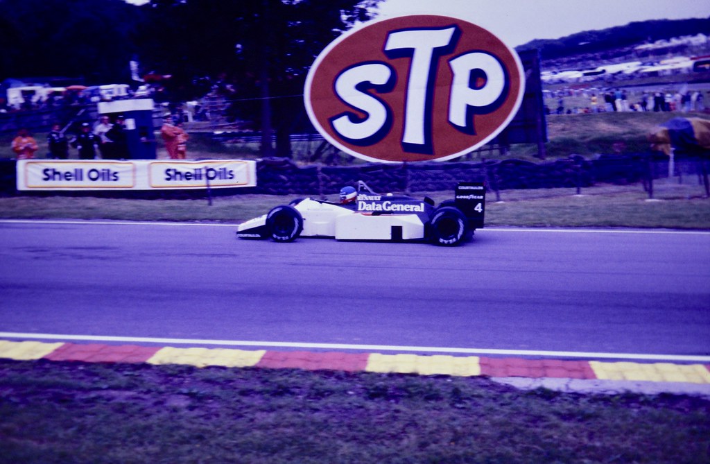 .@Ph_Streiff 🇫🇷 in his Tyrrell 015 practicing at Brands Hatch. #F1 1986 #BritishGP (Photo: dvdbramhall)