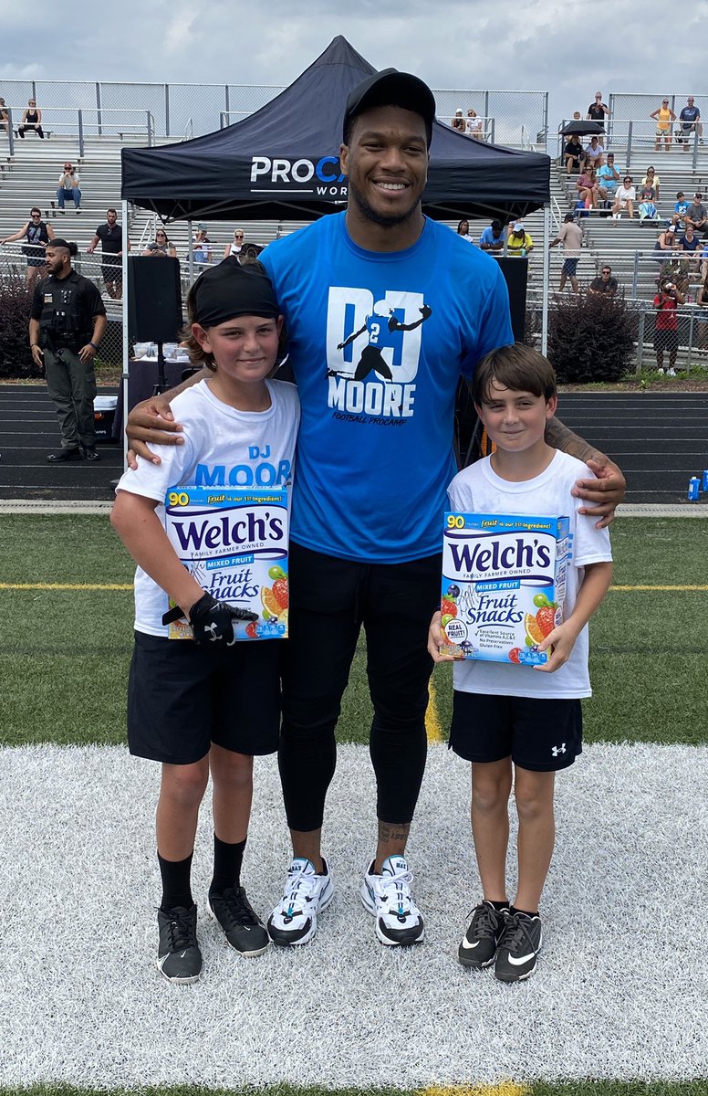 Congrats to these lucky @WelchsFruitSnk winners at the @idjmoore @ProCamps #SnackFruitfully