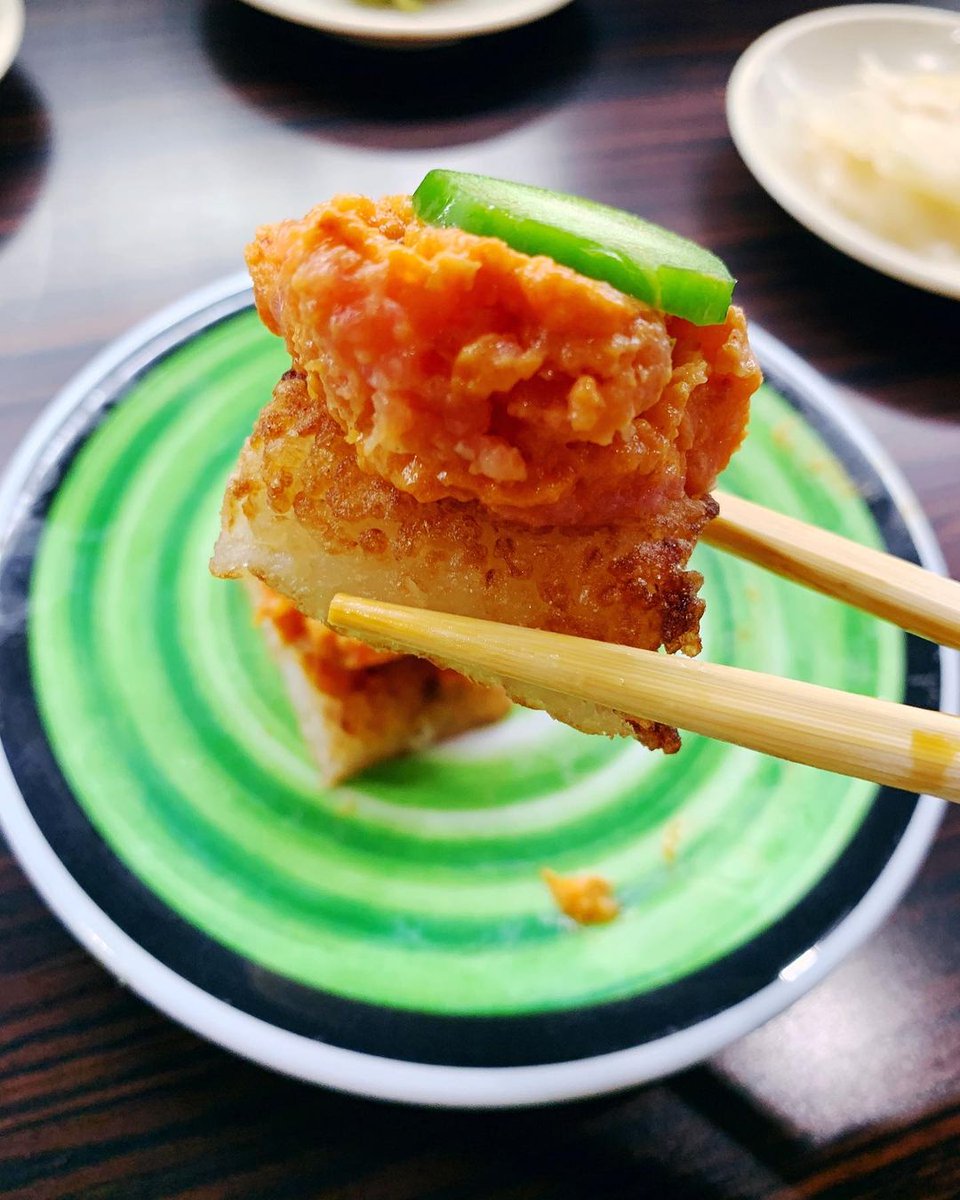 kurasushi_usa's tweet image. Crispy Rice with Spicy Tuna 😋

Spicy tuna and jalapeño on crispy Kura specialty sushi rice. 🍣🌶

📷 #sidemenu Sunday cred: foodieinthewindycity
Thank you for dining with us at our Schaumburg location! 💗

#crispyrice #spicytuna #sundayfood #sundayfunday #sunday