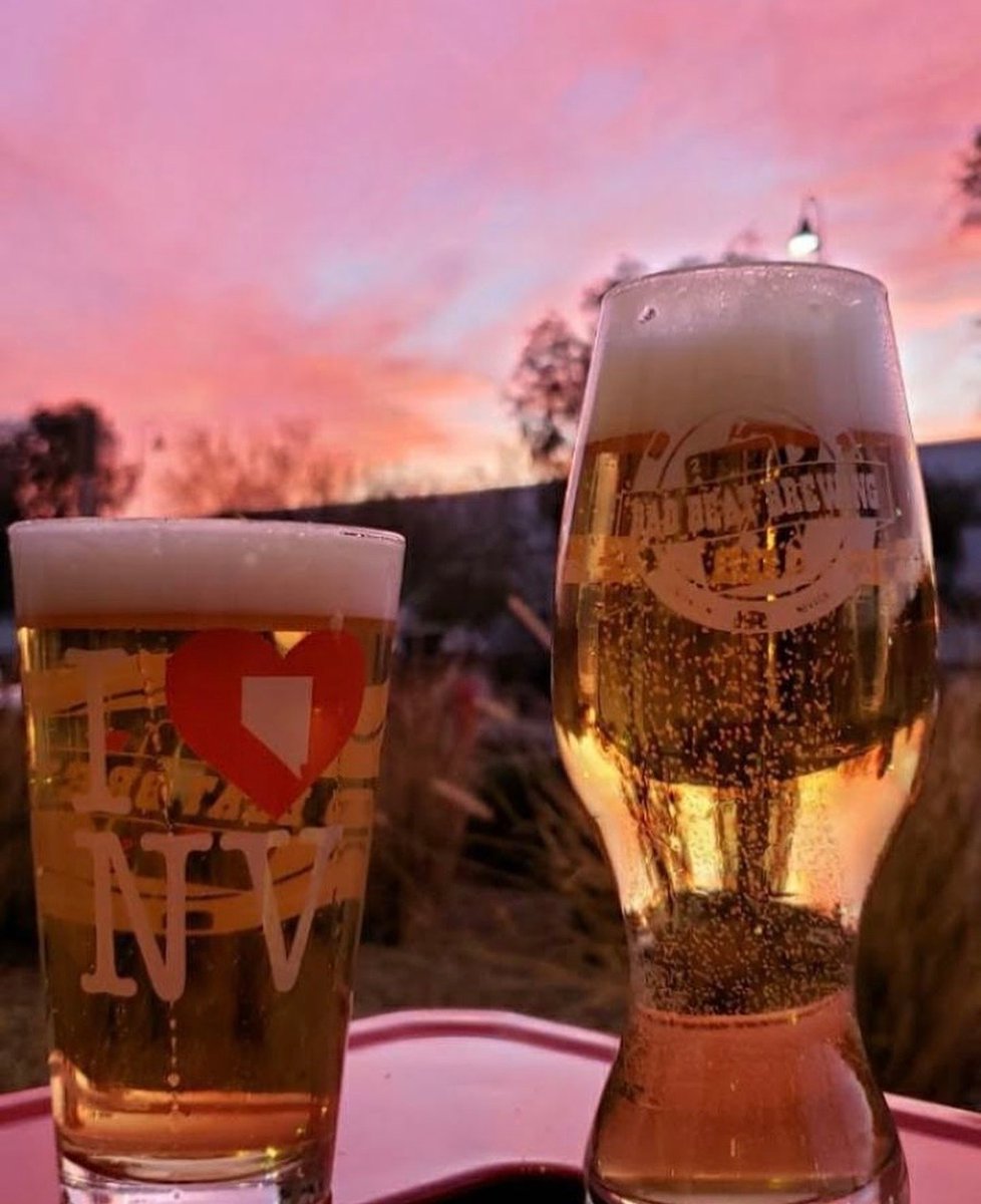 NevadaBrewers's tweet image. There’s nothing bad about the sunsets from @badbeatbrewing! Check it out yourself! 

#NCBA #nvbeer #brewery #craftbeer #reno #beerrelease #beer #craftbrewersassociation #drinklocal #shopsmall #independentbeer #supportcraft