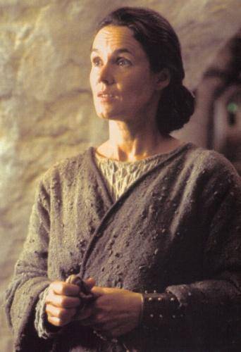 realmallard1's tweet photo. While Luke was only told his dad was a navigator on a space freighter, Owen and Beru may have told Luke some stories about Shmi since she raised Owen.  She posed no danger as just a former slave in this story.  #LukeSkywalker #Shmi #Owen #Beru #StarWars #GrandmaSkywalker 😭💞🦆 https://t.co/Ypz6XhNZ52