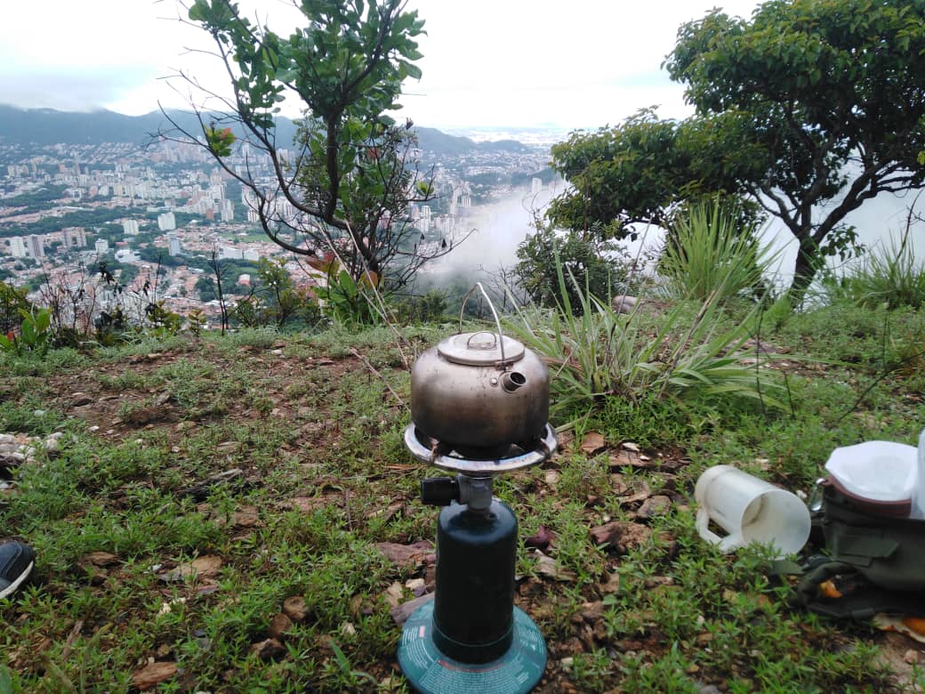 ValenciaHike's tweet photo. Hoy, el clima estuvo de nuestro lado y salió la ruta dominguera...

Se disfrutó de la neblina en la montaña, un rico café y un gran grupo.⛰️☕🍃 https://t.co/NSTDTV4sMJ