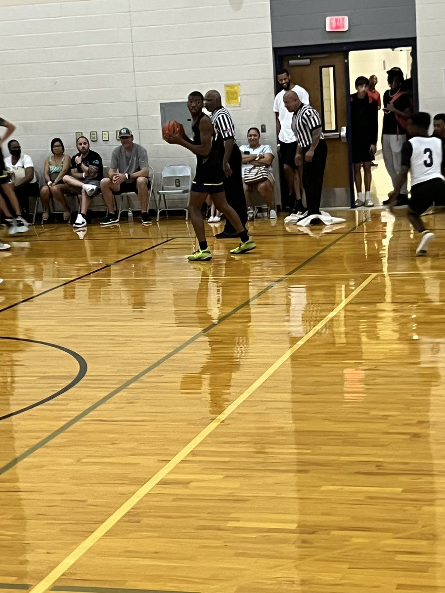 cyranchbhoops's tweet photo. Mustangs finish the TABC showcase 2-1. Great effort and energy by all.  Led by @BenardJaylen with 43pts in our last game.  Solid performances all wkend by @Chris2official @DevinPape @mory_sininta 
Great atmosphere all weekend. Special shoutout to @Tabchoops 
#Tabcshowcase2022 https://t.co/L399keUcHj