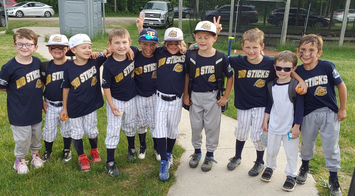 MrsFocht_Reads's tweet photo. Hey @BaseballTiffin your favorite bat boy and his buddies play Calvert for the SCLL Championship today at 4 in New Reigel! Wish them luck! They have loved watching you all season! #futuretornadoes Go TC! https://t.co/wsWueyFi2c