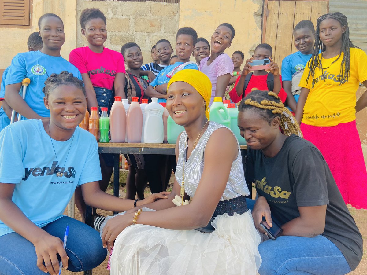 AnyokaMartin's tweet photo. See the smile in their faces, these are our future leaders, these girls are been equipped with the skills of making Liquid Soap and Shower Gel in Bongo District. Thank you PPAG/UNFPA for this initiative @UNFPAGhana @PPAGGhana @kabacaesar @AdubeaAmoah https://t.co/qtHv7MAam4