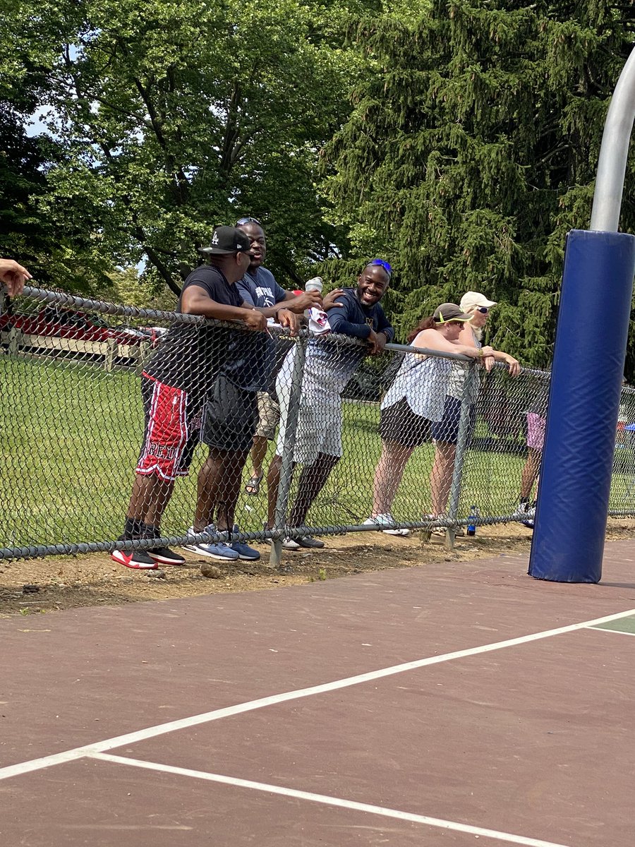 TaraFlowers22's tweet photo. ☀️Beautiful day for some bball! On your the chip! 🔵🟡🏀 #notcoaching 🤣 @CoachMFlowers #cedarbeach @PAVEBasketball https://t.co/yuvlYoFKDm